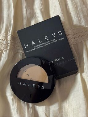 HALEYS Powder Foundation in Shade 3.25 Medium Warm